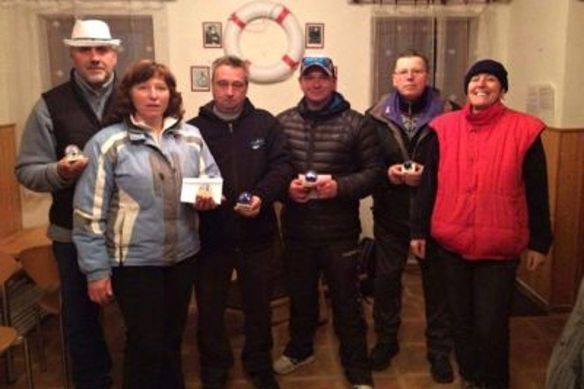 Přimrzlé koule roztály v rukou Saharských