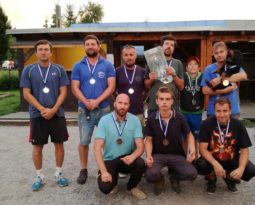 Na poslední chvíli složená trojice vyhrála křišťálovou tašku