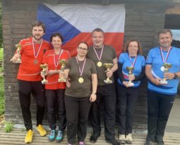 Kvalifikaci na šampionát, který nebude, ovládli manželé Valenzovi